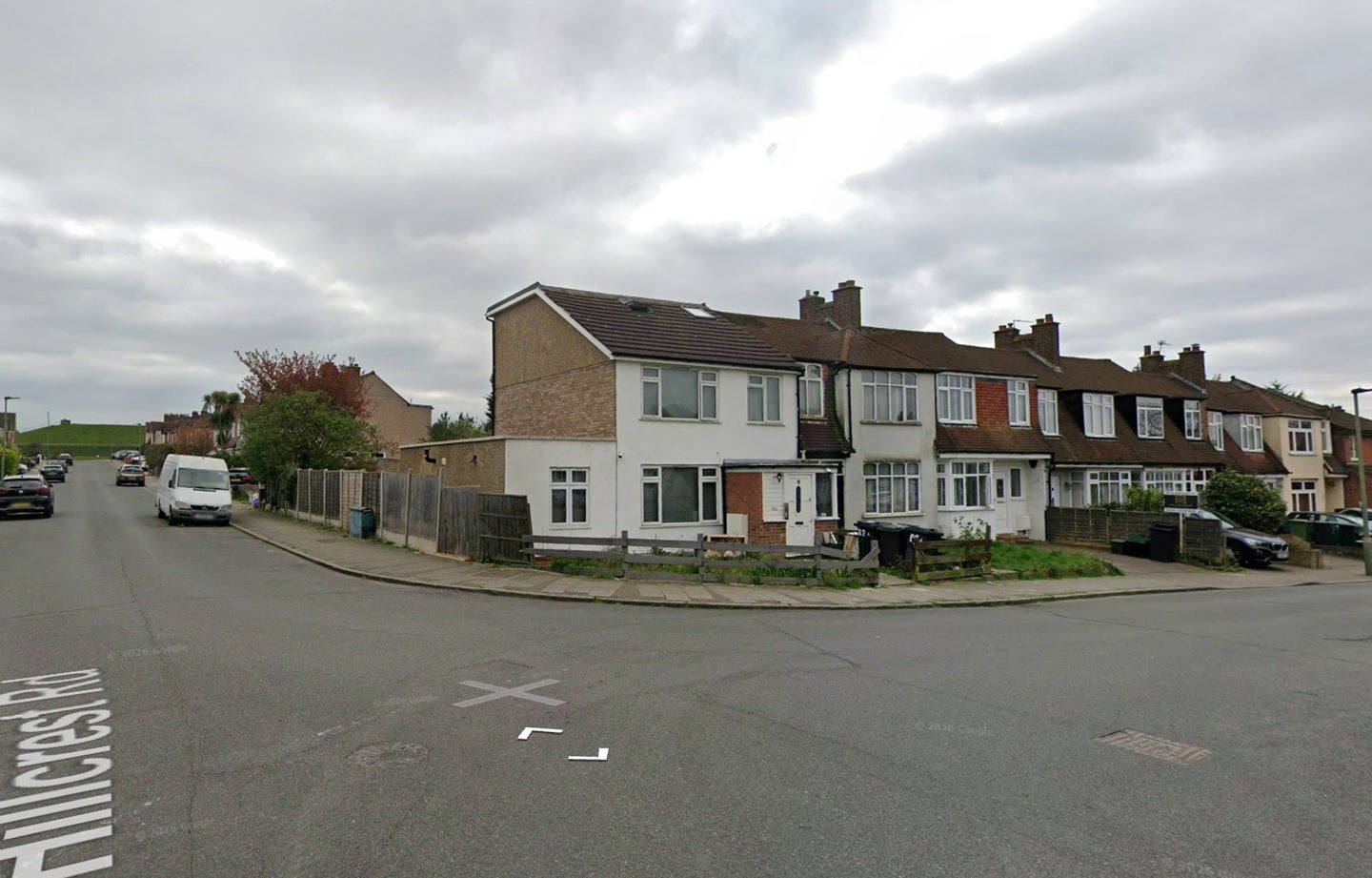 Flat Hillcrest Road in Greater London