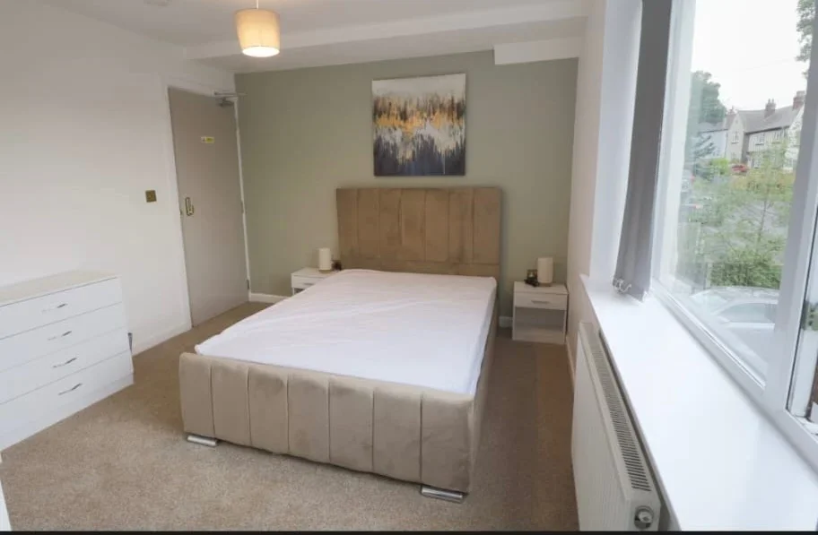 Room Nether Hall Avenue in Kirklees
