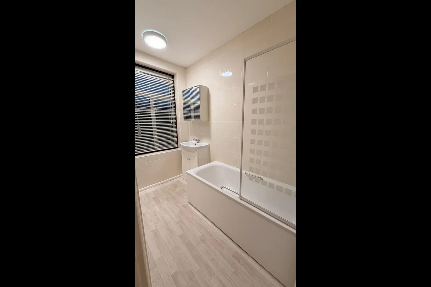 Room Heron Road in Greater London