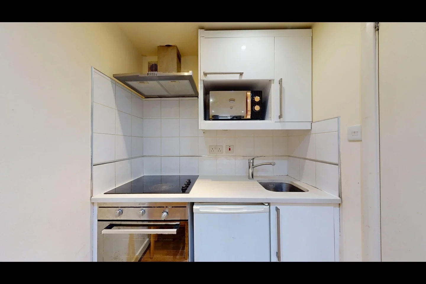 Room Ash Grove in Greater London