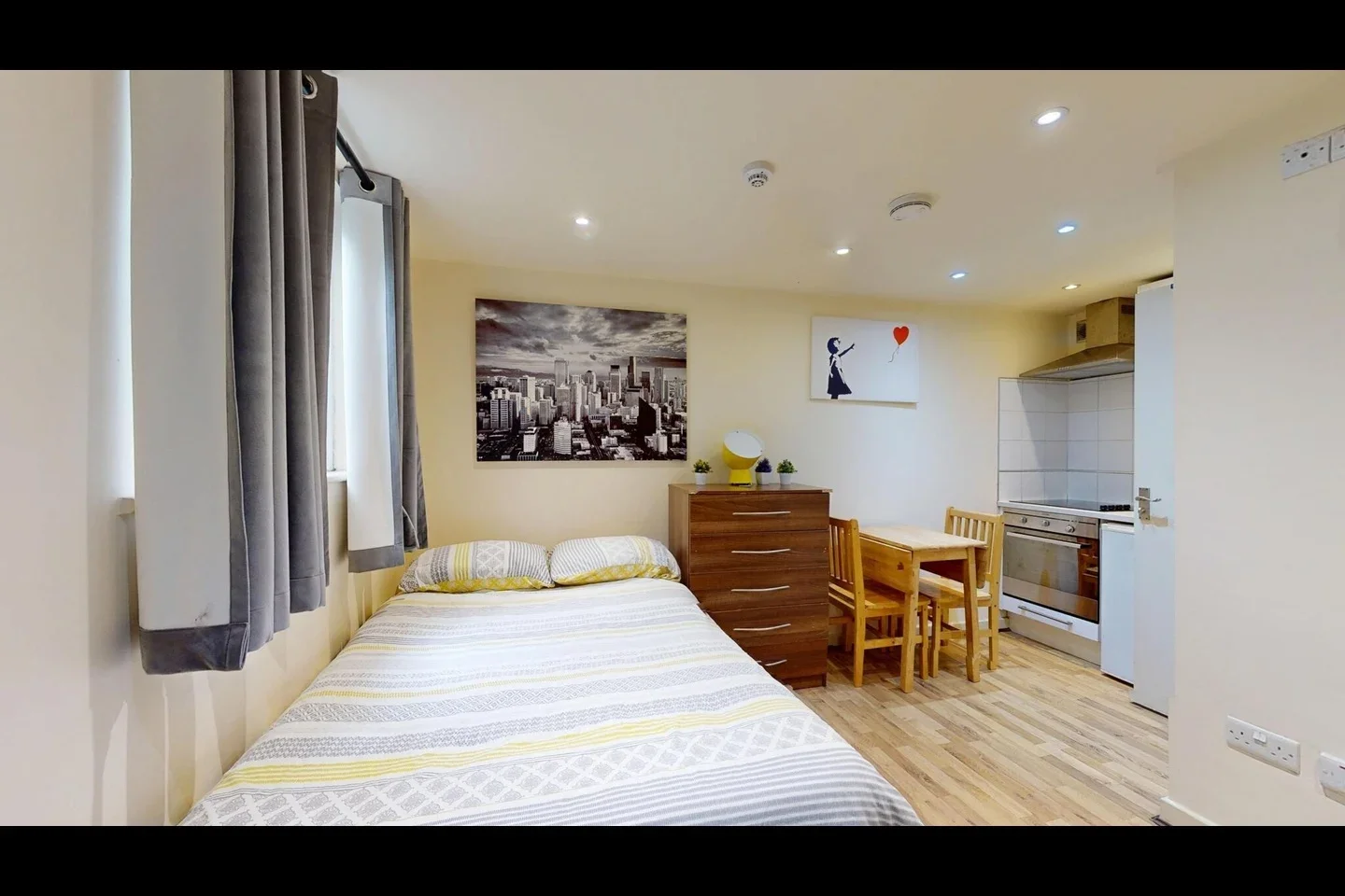 Room Ash Grove in Greater London