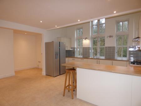 Flat Greensleeves Drive in Brentwood