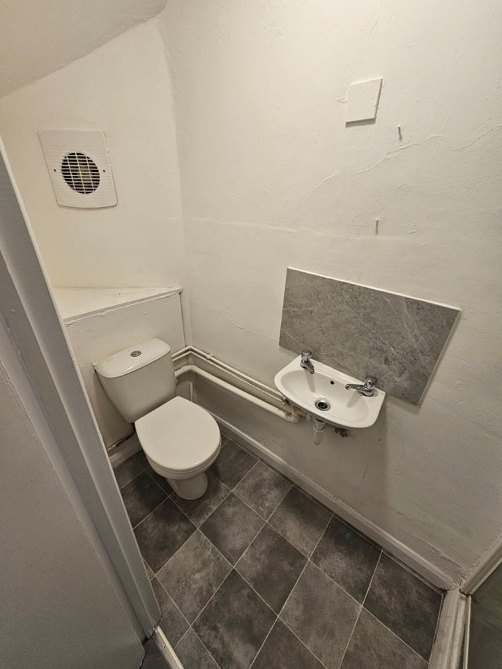 Flat Knollys Road in Greater London