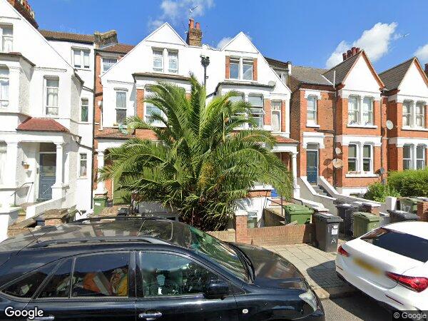 Flat Knollys Road in Greater London