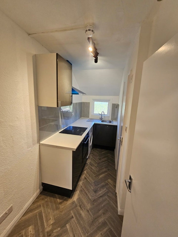 Flat Knollys Road in Greater London