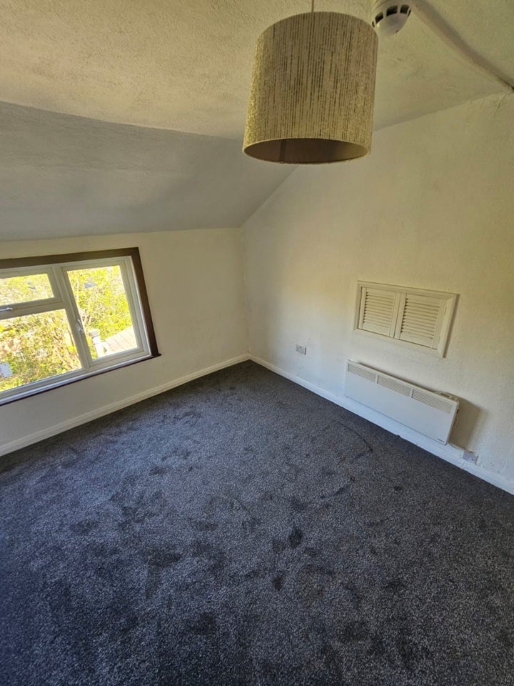 Flat Knollys Road in Greater London