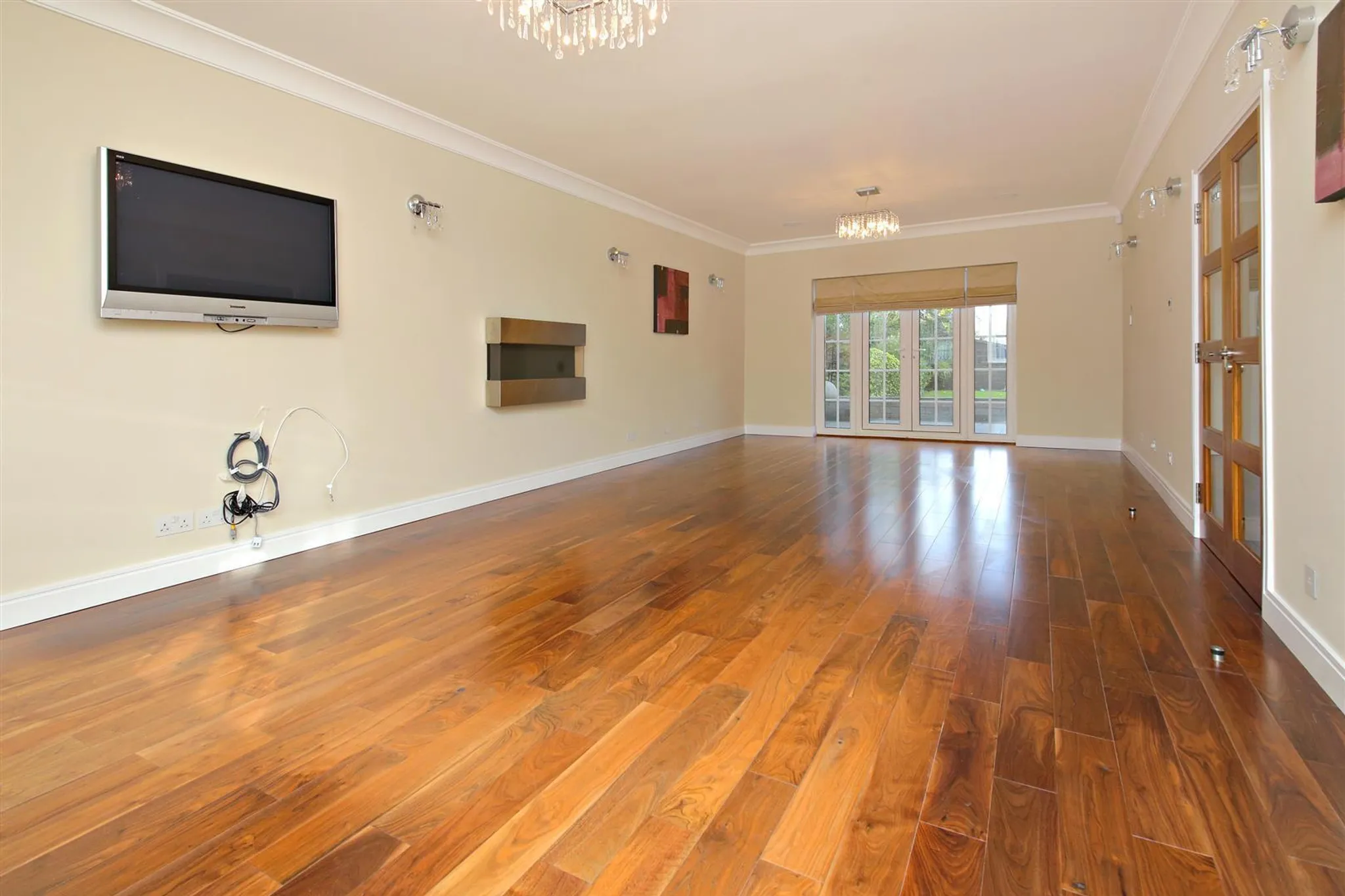 House Dellfield Close in Hertsmere