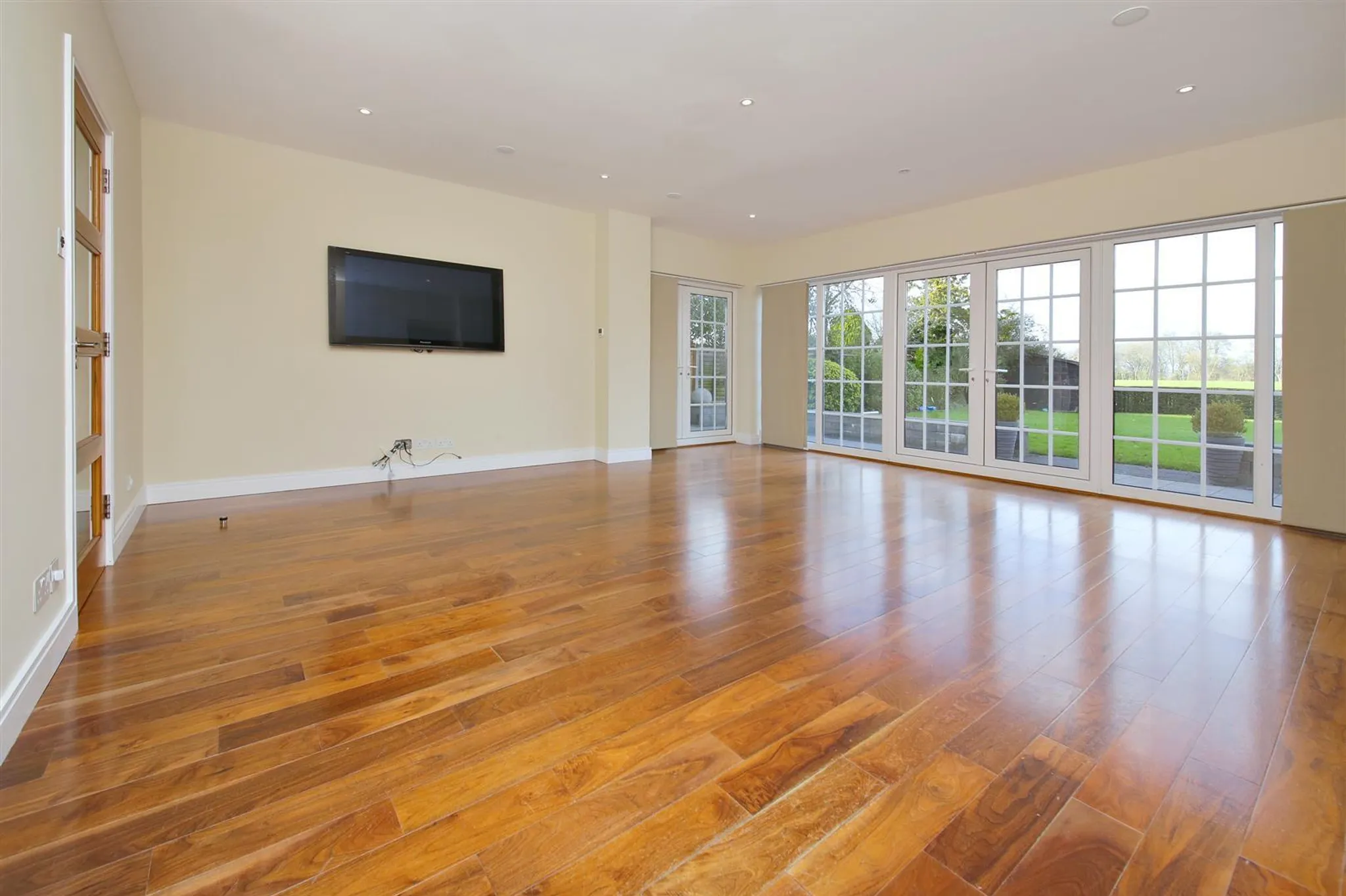 House Dellfield Close in Hertsmere