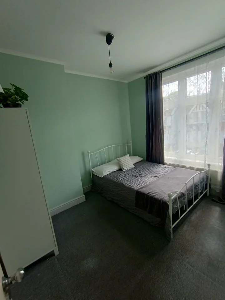 Flat Melfort Road in Greater London