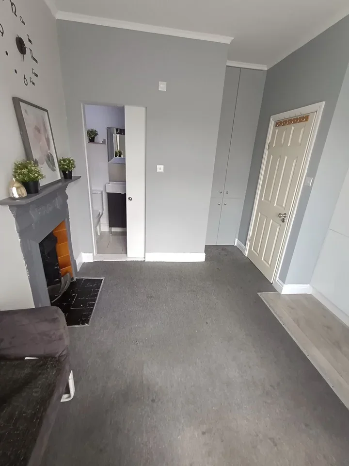 Flat Melfort Road in Greater London