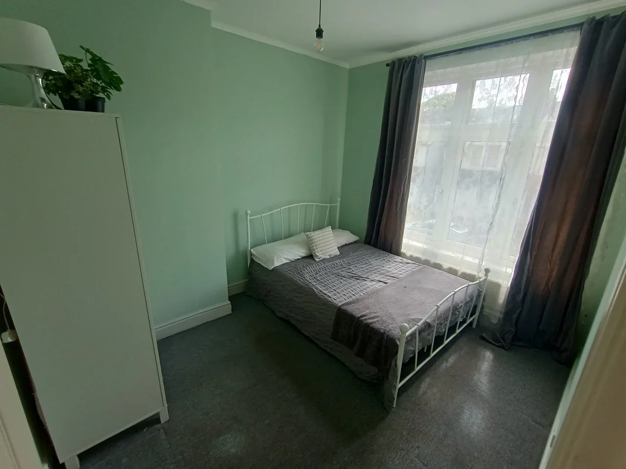 Flat Melfort Road in Greater London