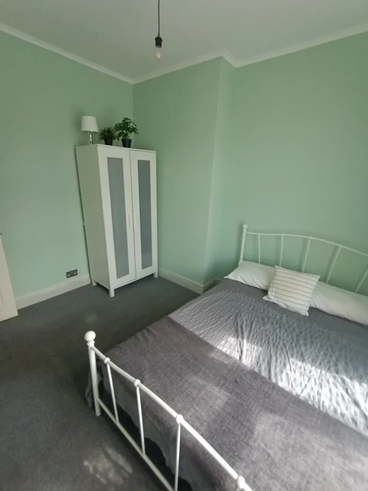 Flat Melfort Road in Greater London