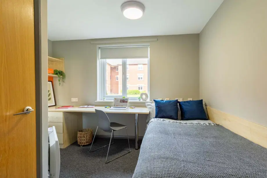 Room Calthorpe Court in Birmingham