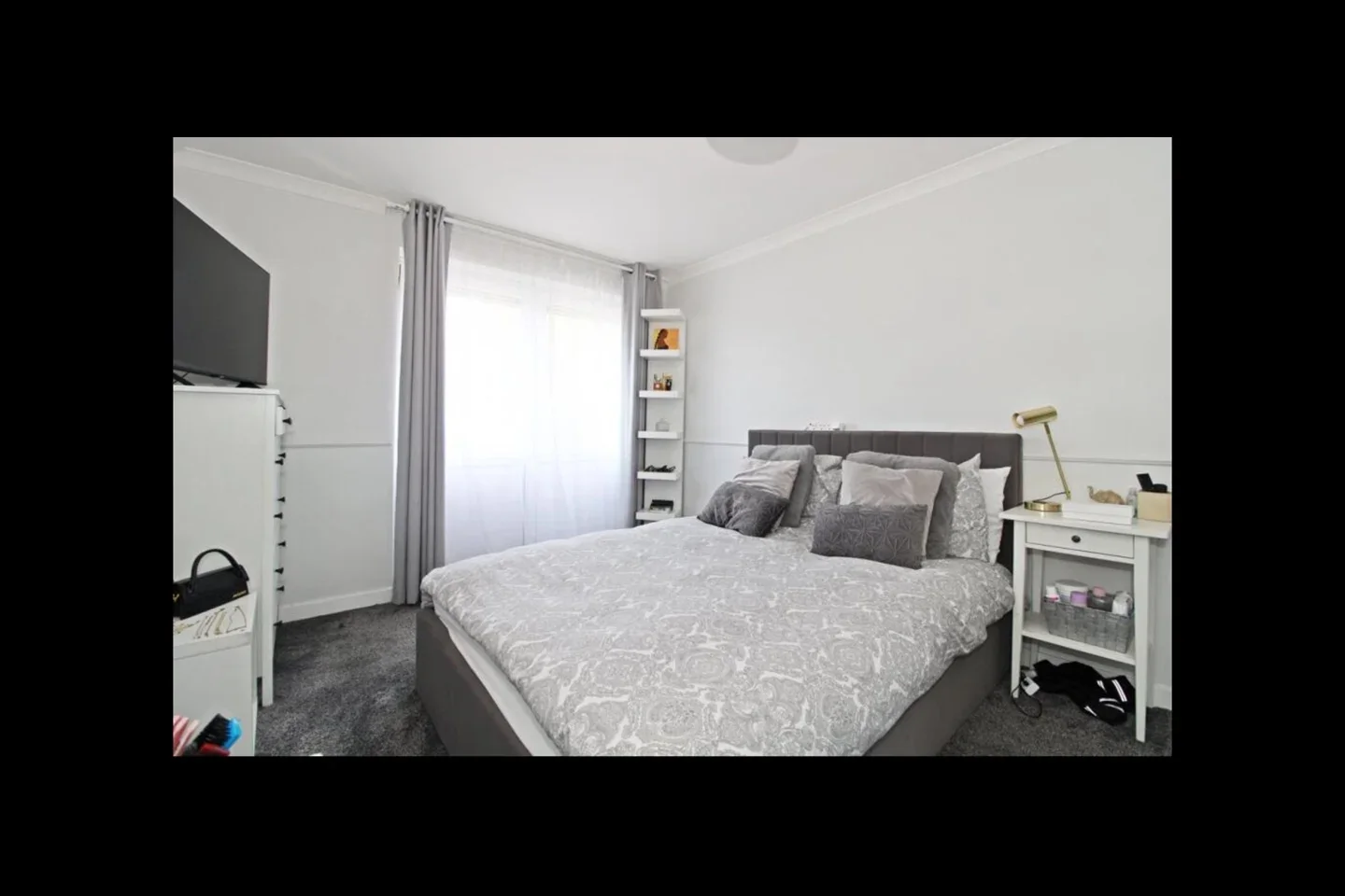 Flat Urquhart Court in Greater London