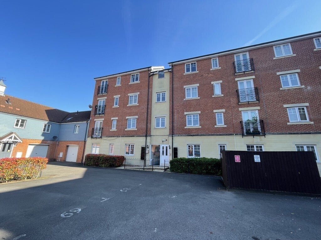 Flat Riverside Close in Bridgwater