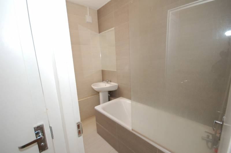 Room Lawrence Close in Greater London