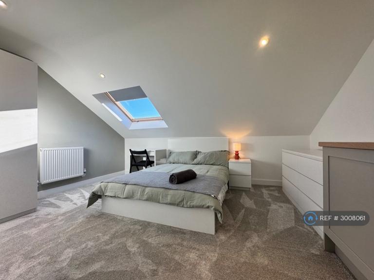 Room Oriel Road in Portsmouth
