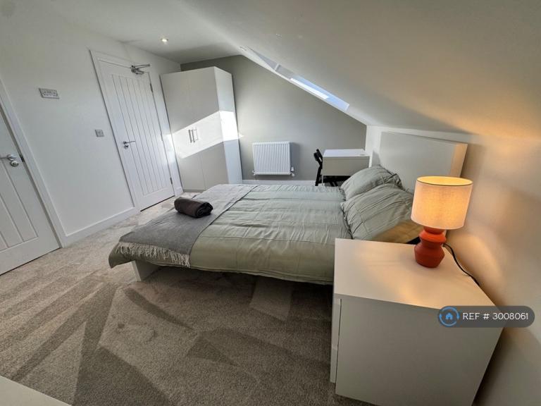 Room Oriel Road in Portsmouth