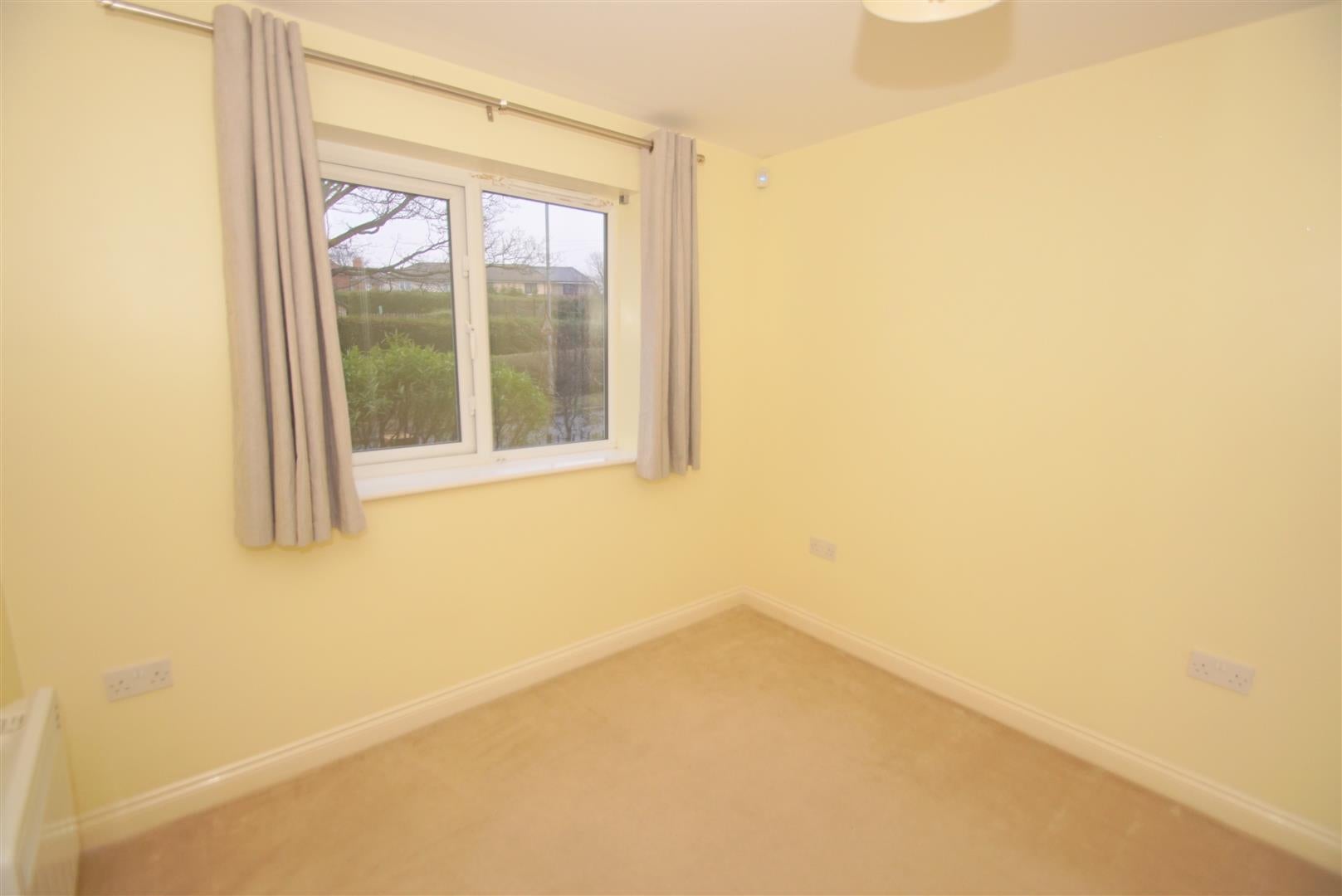 Flat Potternewton Lane in Leeds
