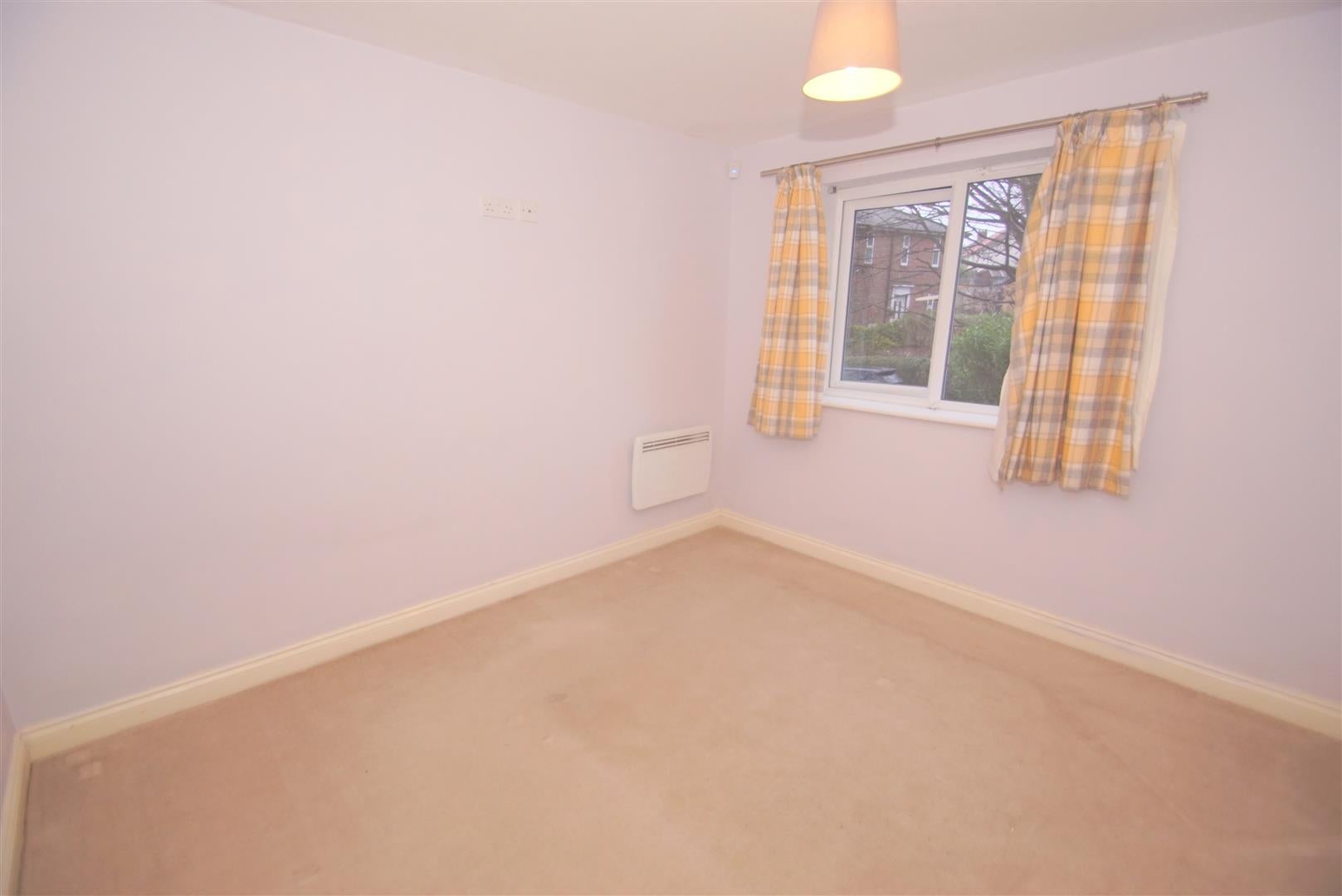 Flat Potternewton Lane in Leeds