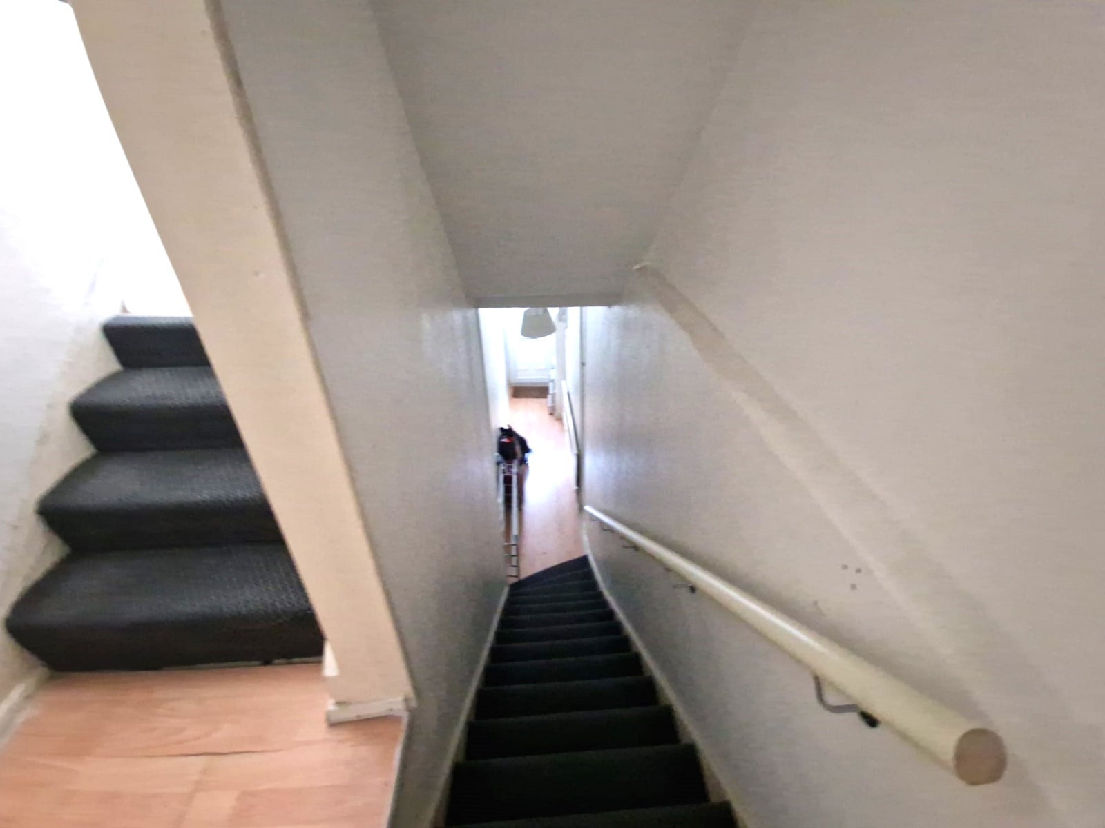 Flat Hemstal Road in Greater London
