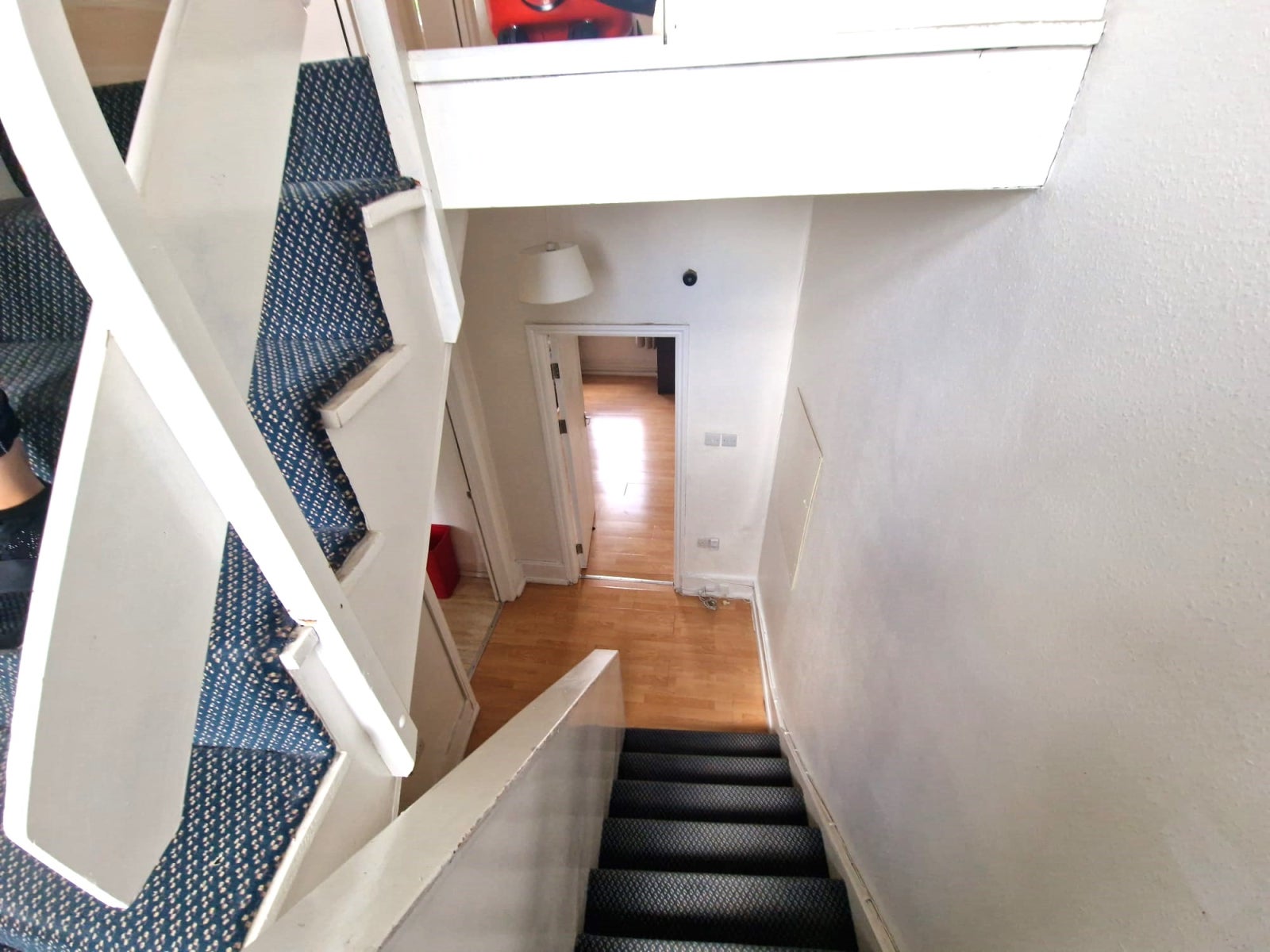 Flat Hemstal Road in Greater London