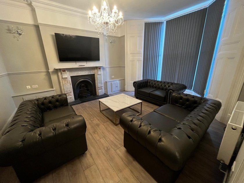 Room Walter Road in Swansea