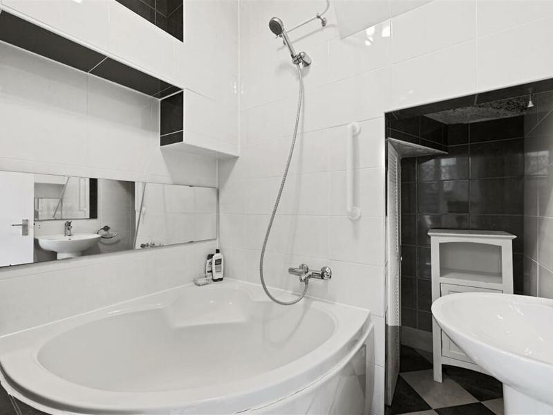 Flat Sutton Grove in Greater London