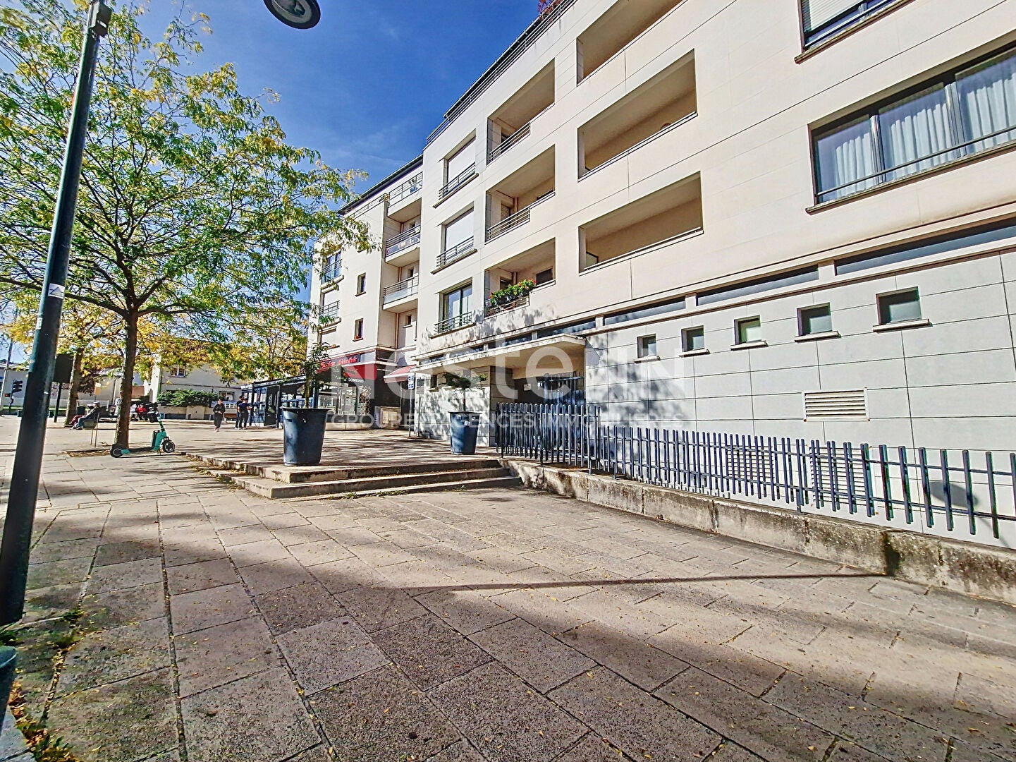 Flat Place des Justes 1940-1945 in Saint-Cyr-l'École