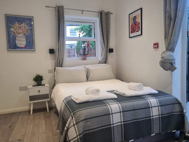 Flat Bushby Avenue in Broxbourne