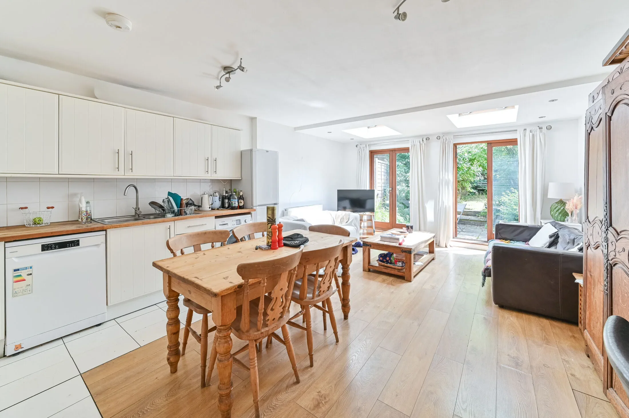 House Cottage Grove in Greater London