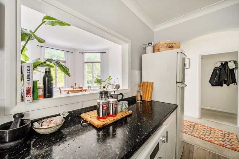 Room Christchurch Avenue in Greater London