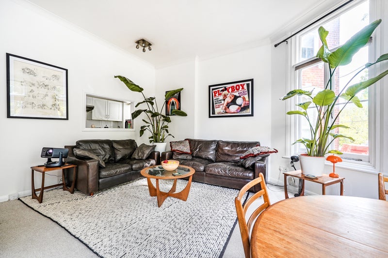 Room Christchurch Avenue in Greater London
