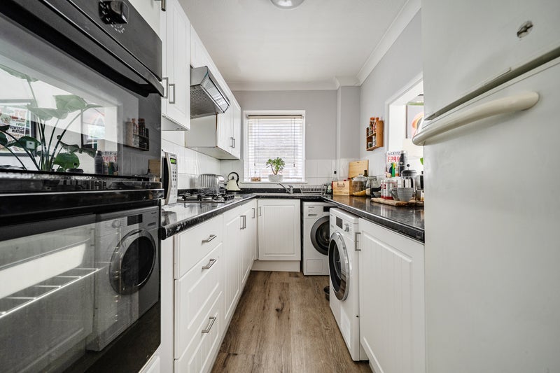 Room Christchurch Avenue in Greater London