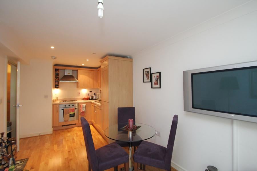 Flat Maybury Road in Woking