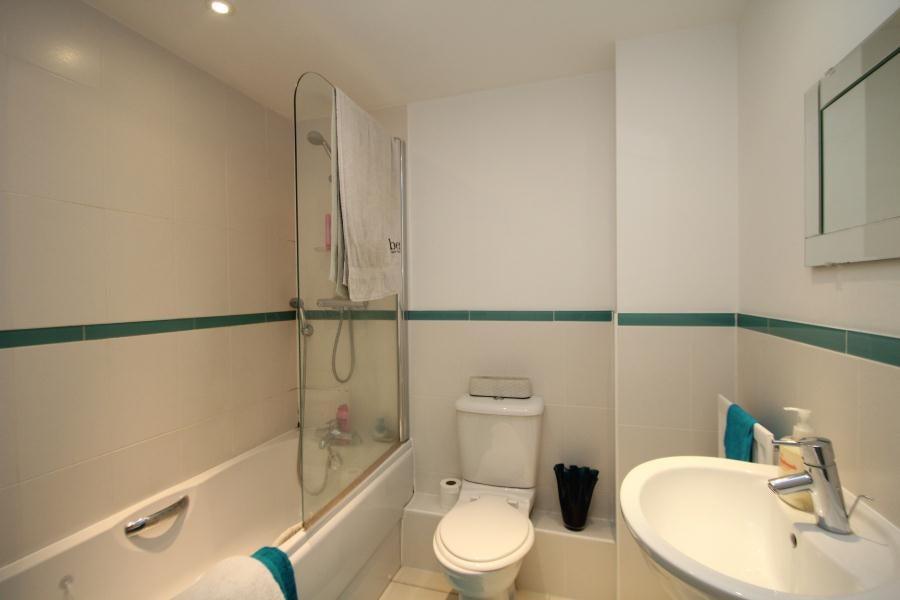 Flat Maybury Road in Woking