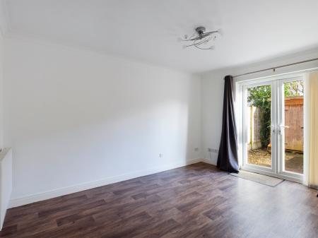 Flat Ashdown Lane in Birchwood