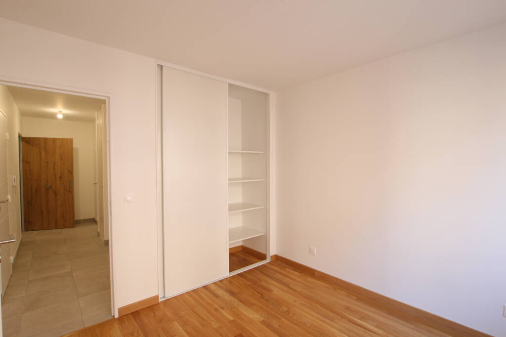 Flat Rue du Professeur Pierre-Victor Galtier in Villeurbanne
