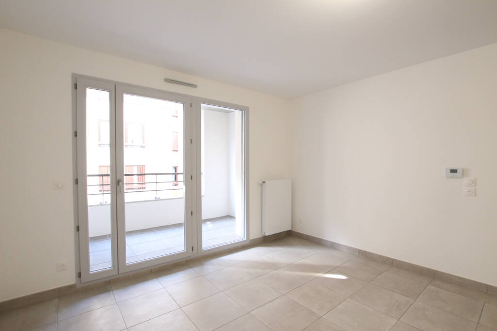 Flat Rue du Professeur Pierre-Victor Galtier in Villeurbanne