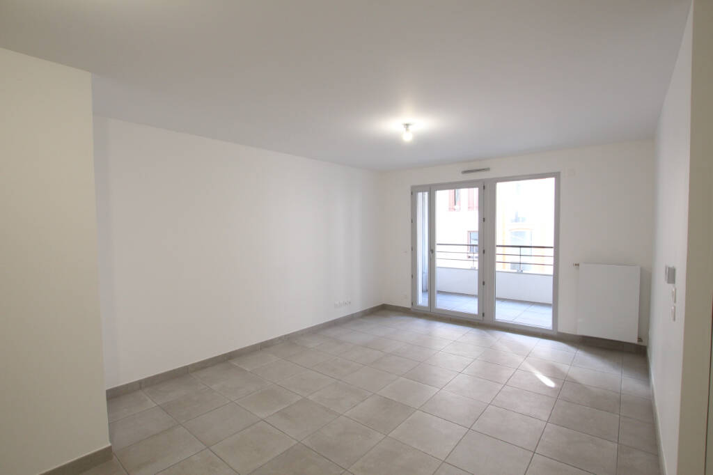 Flat Rue du Professeur Pierre-Victor Galtier in Villeurbanne