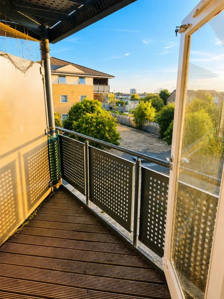 Flat Orton Grove in Greater London