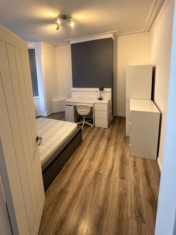 Room Blue Bell Hill Road in Nottingham