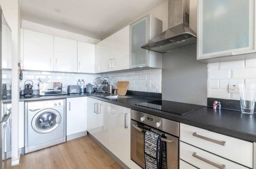 Flat Gatliff Road in City of Westminster