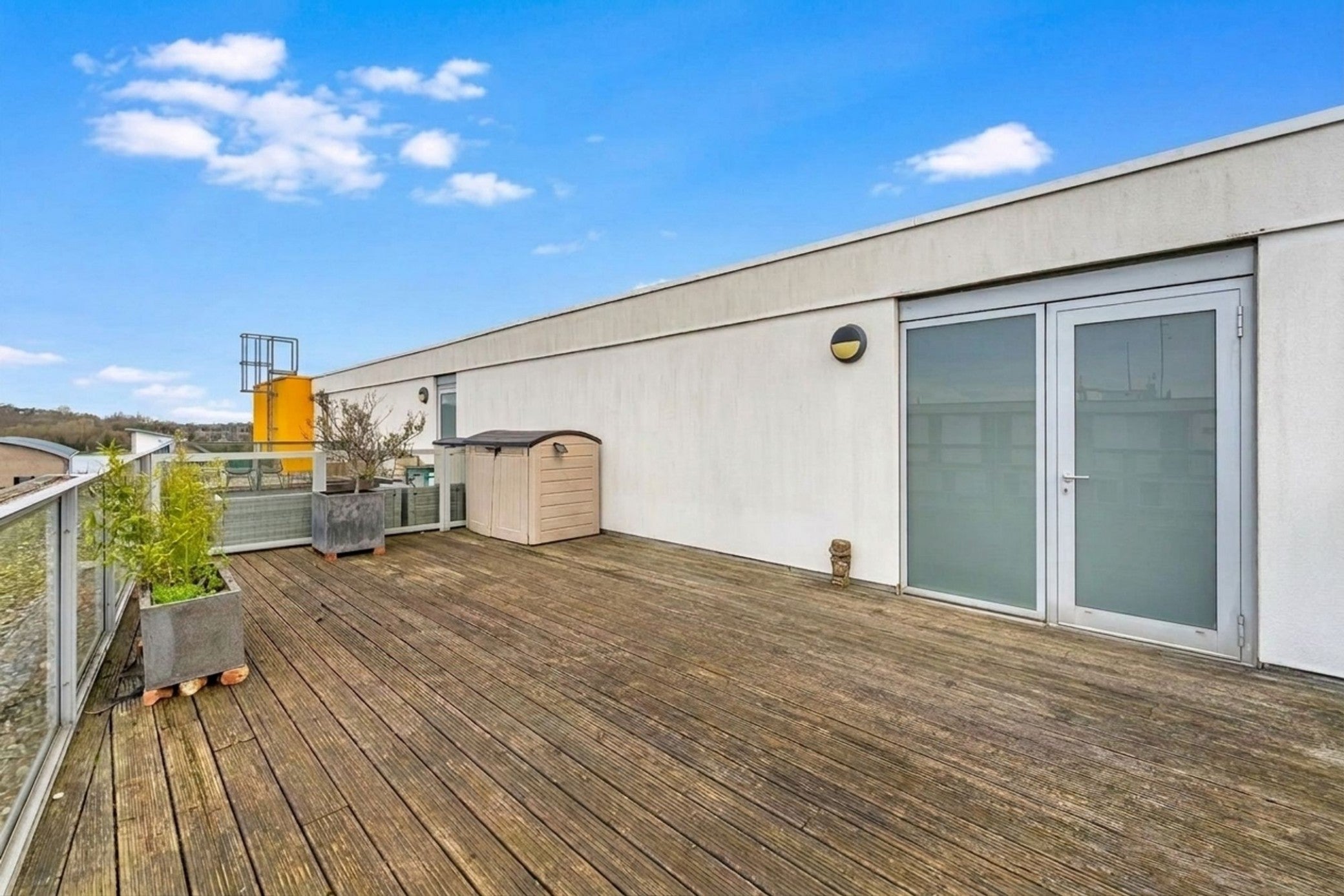 Flat Chadwell Lane in Greater London
