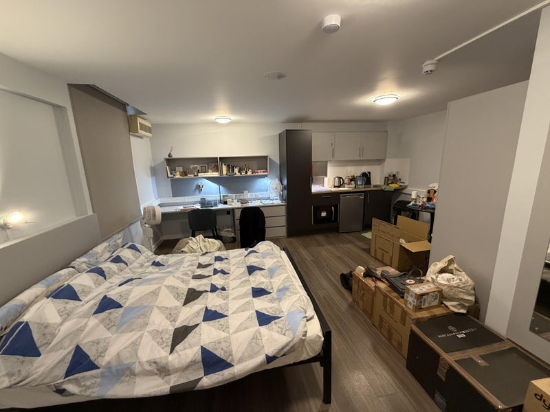 Room Station Road in Greater London