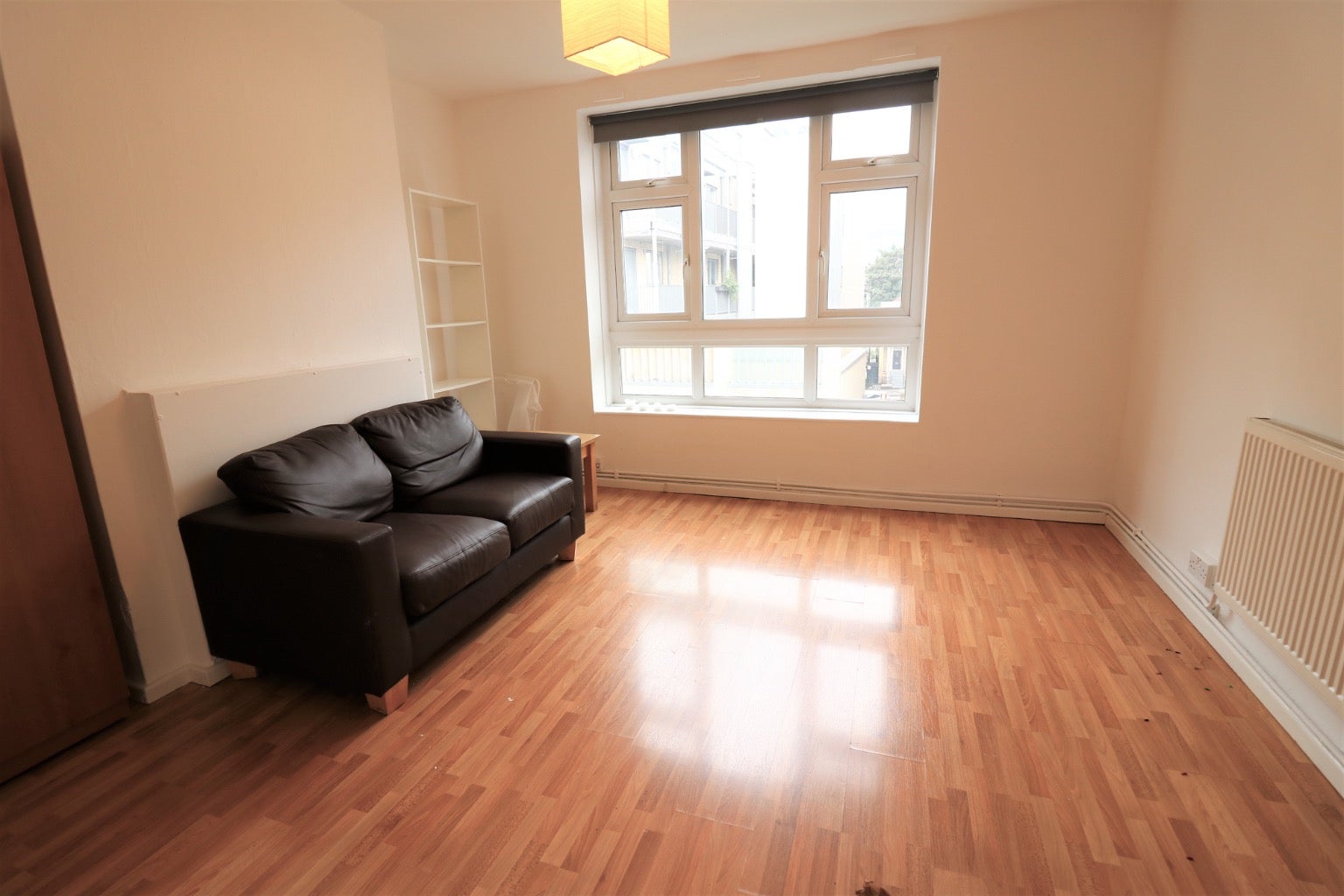 Flat High Road Woodford Green in Greater London