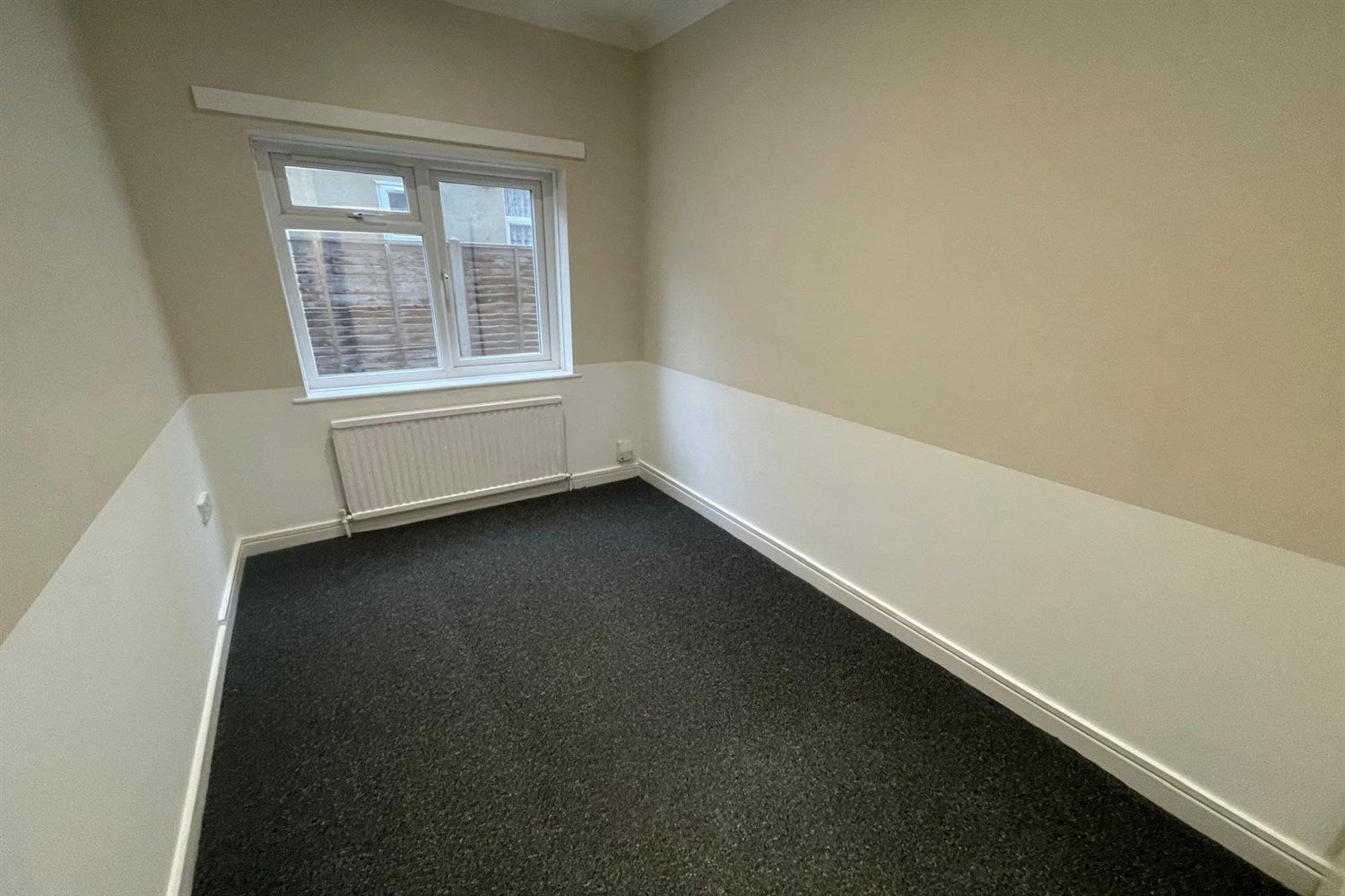 Flat Lancaster Gardens in Southend-on-Sea