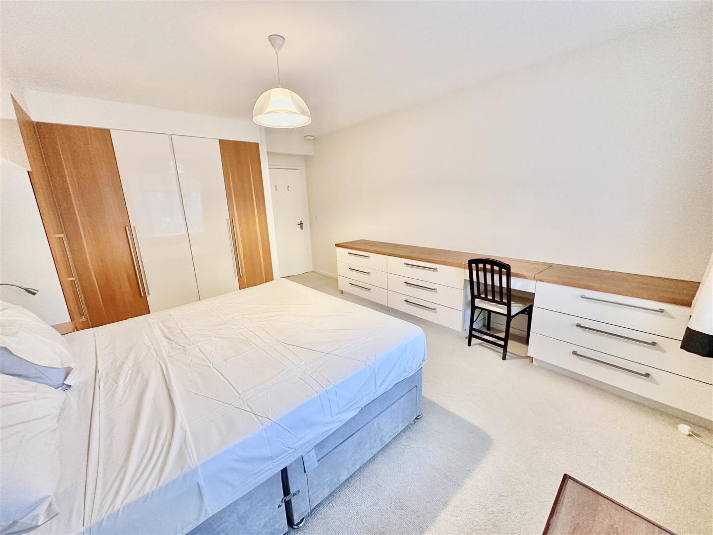 Flat Fairfax Road in Greater London