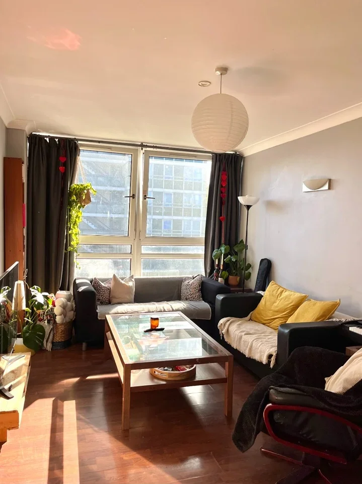 Flat Avondale Square in Greater London