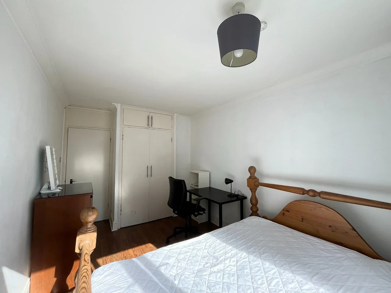 Flat Avondale Square in Greater London